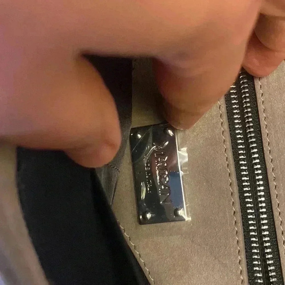 Marc  Cain soft suede hand bag (made in Italy 🇮🇹) - Picture 3 of 7